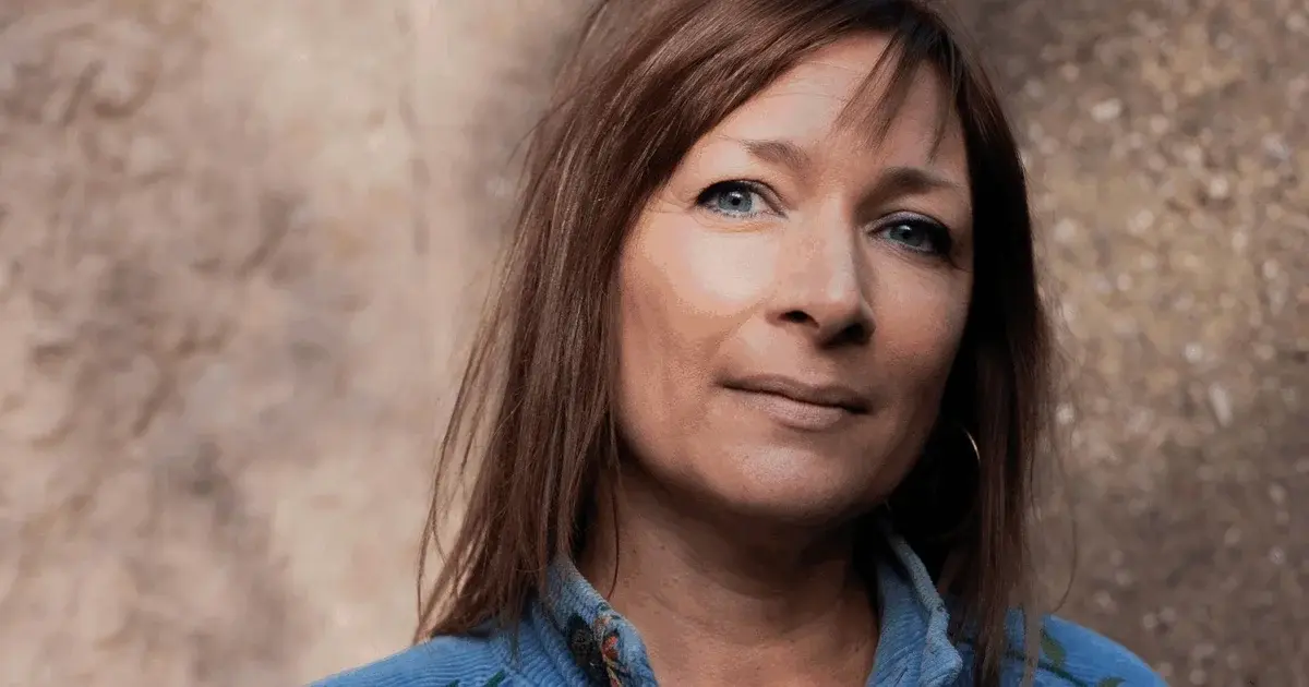 Nanna Holm diskuterer debutromanen Røde port på Odense Hovedbibliotek