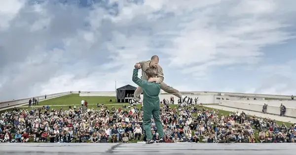 To mænd og en planke - Events og familieforestilling