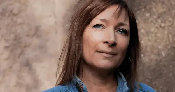 Nanna Holm diskuterer debutromanen Røde port på Odense Hovedbibliotek